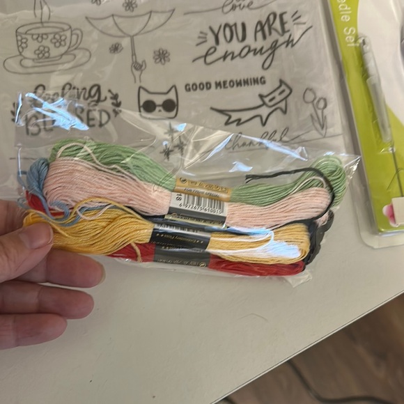 Sustainable Towel Embroidery Kit - Cream - Picture 6 of 8